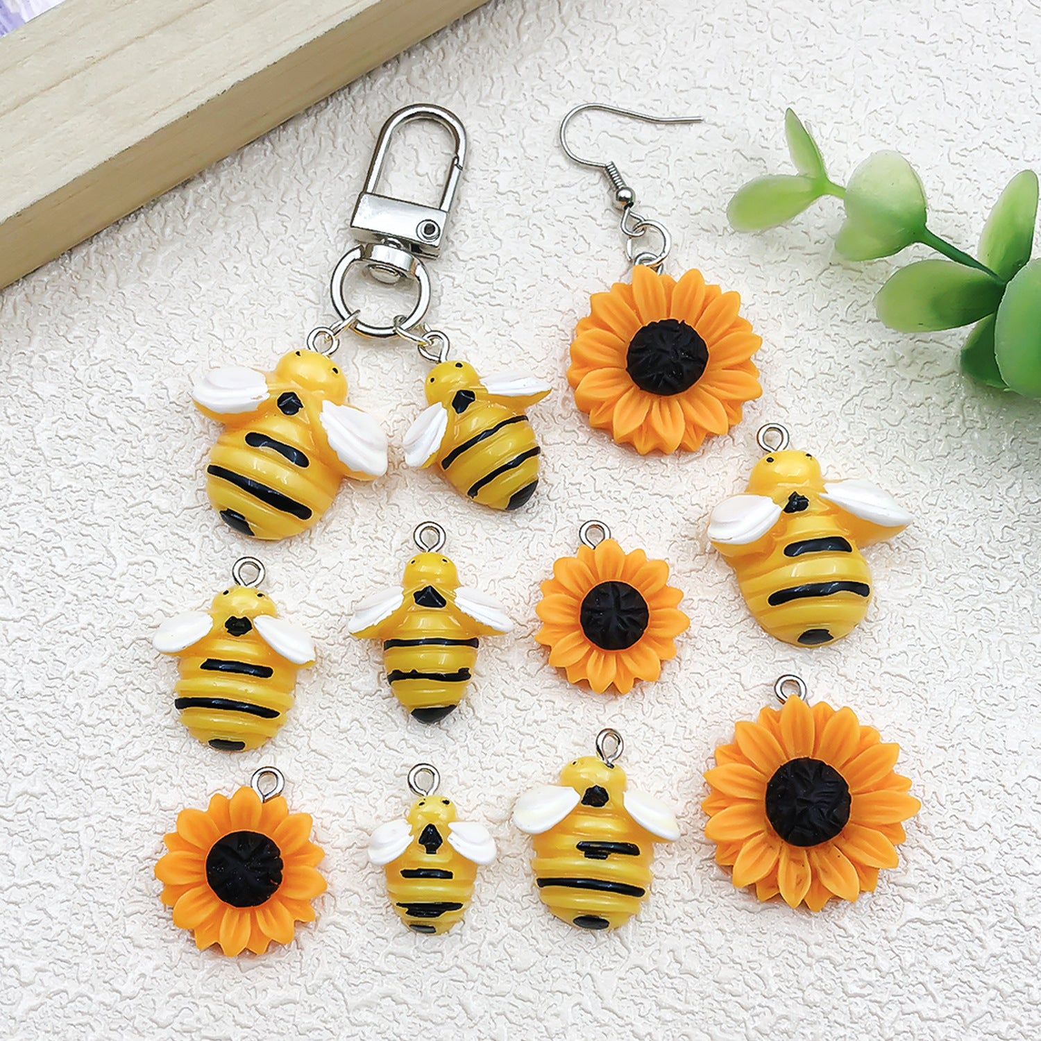 Acrylic Sunflower Daisy Bee Charm Pendant for DIY Handmade Earrings Necklace Keychain Jewelry