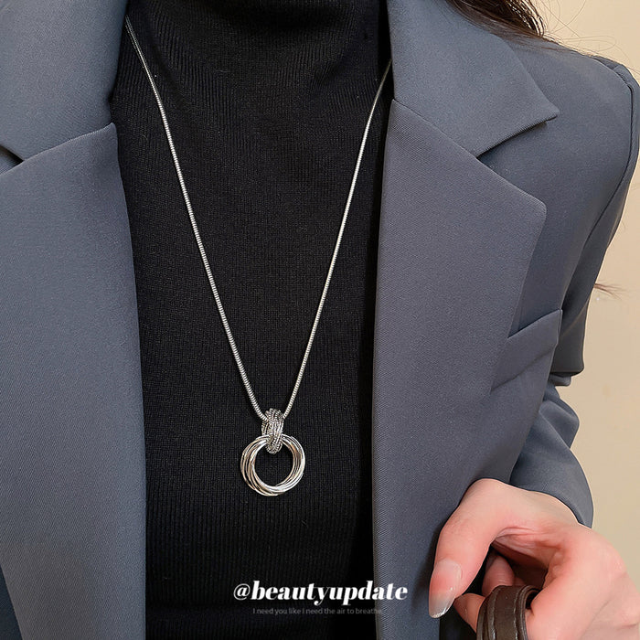 Silver Tone Interlocking Circle Pendant Necklace Pendant Jewelry