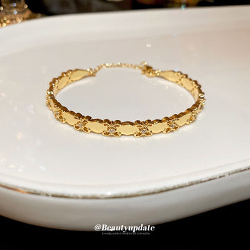 Gold Tone Oval Plate And Tiny Crystal Flower Link Bracelet