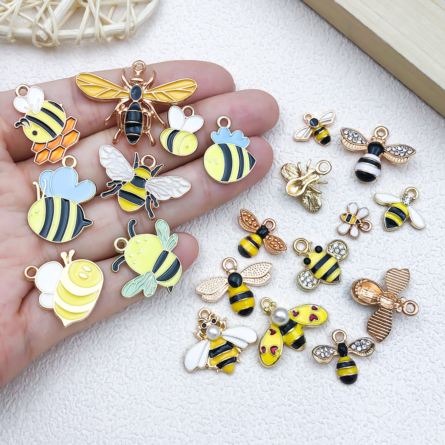 Enamel Zinc Alloy Cartoon Bee Animal Charm Pendant for DIY Earrings Keychain Jewelry