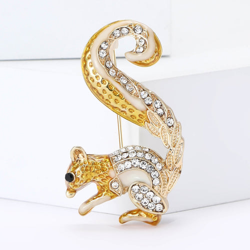Gold cream squirrel brooch close-up front