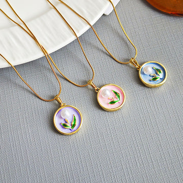 Round Floral Leaf Pendant Necklaces In Three Colors