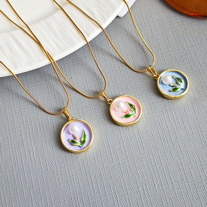 Round Floral Leaf Pendant Necklaces In Three Colors