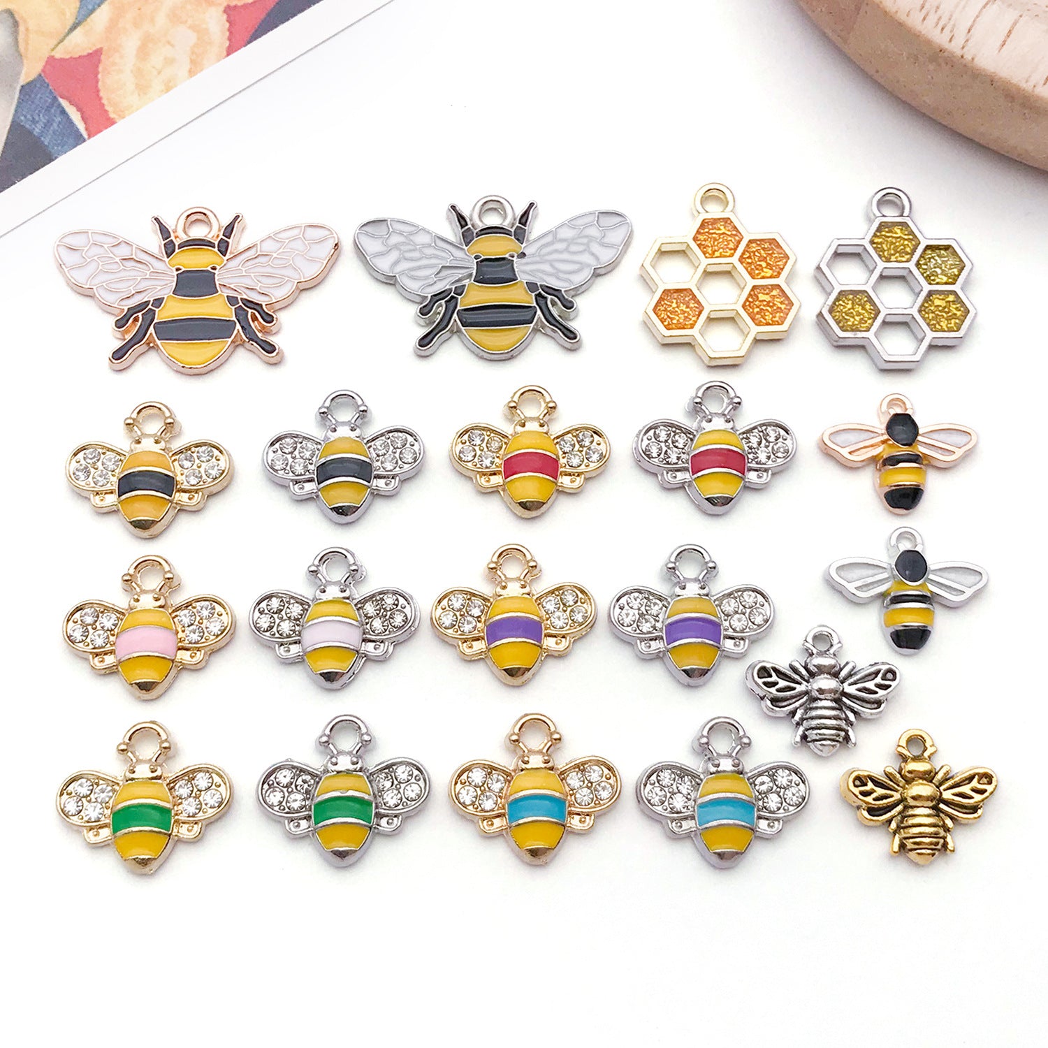 Zinc Alloy Enamel Bee Charm Pendant for Necklace Bracelet and Keychain Making