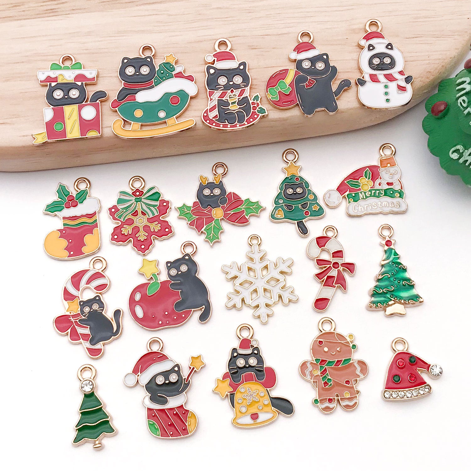 Enamel Zinc Alloy Christmas Snowman Candy Charm Pendant for Earrings Bracelets Keychains