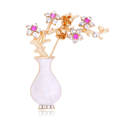 Front product view of an elegant flower vase