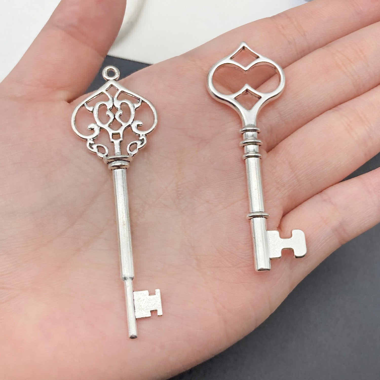 Antique Silver Zinc Alloy Heart Scepter Key Charm Pendant for DIY Necklace Jewelry Making