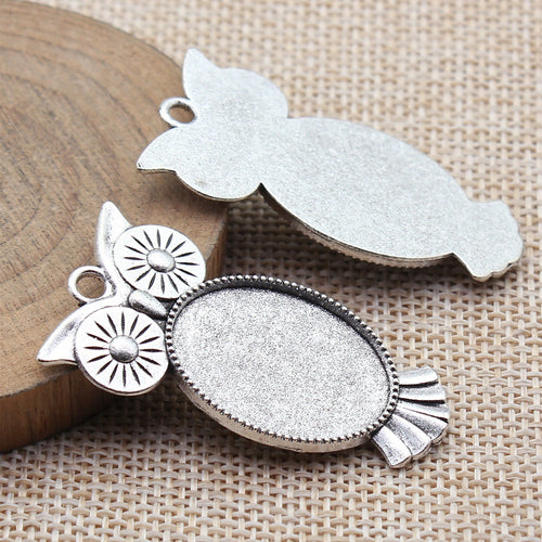 Angled display of the owl oval cabochon tray