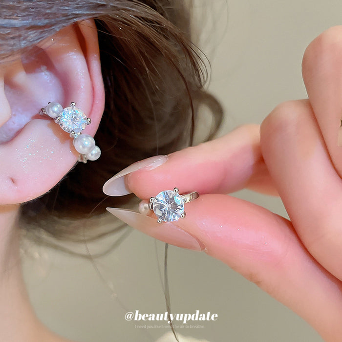 Asymmetric Pearl and Crystal Ear Cuff with Polished Metal Tone Details