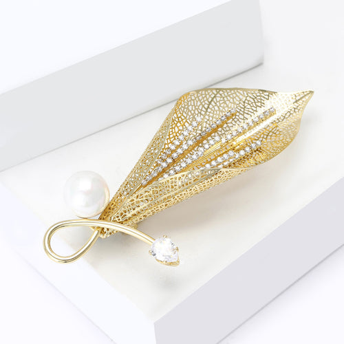 Calla lily brooch close-up showing mesh spathe and pearl