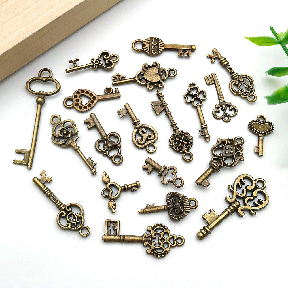 Antique Bronze Zinc Alloy Heart Key Four Leaf Clover Key Charm Pendant for DIY Jewelry