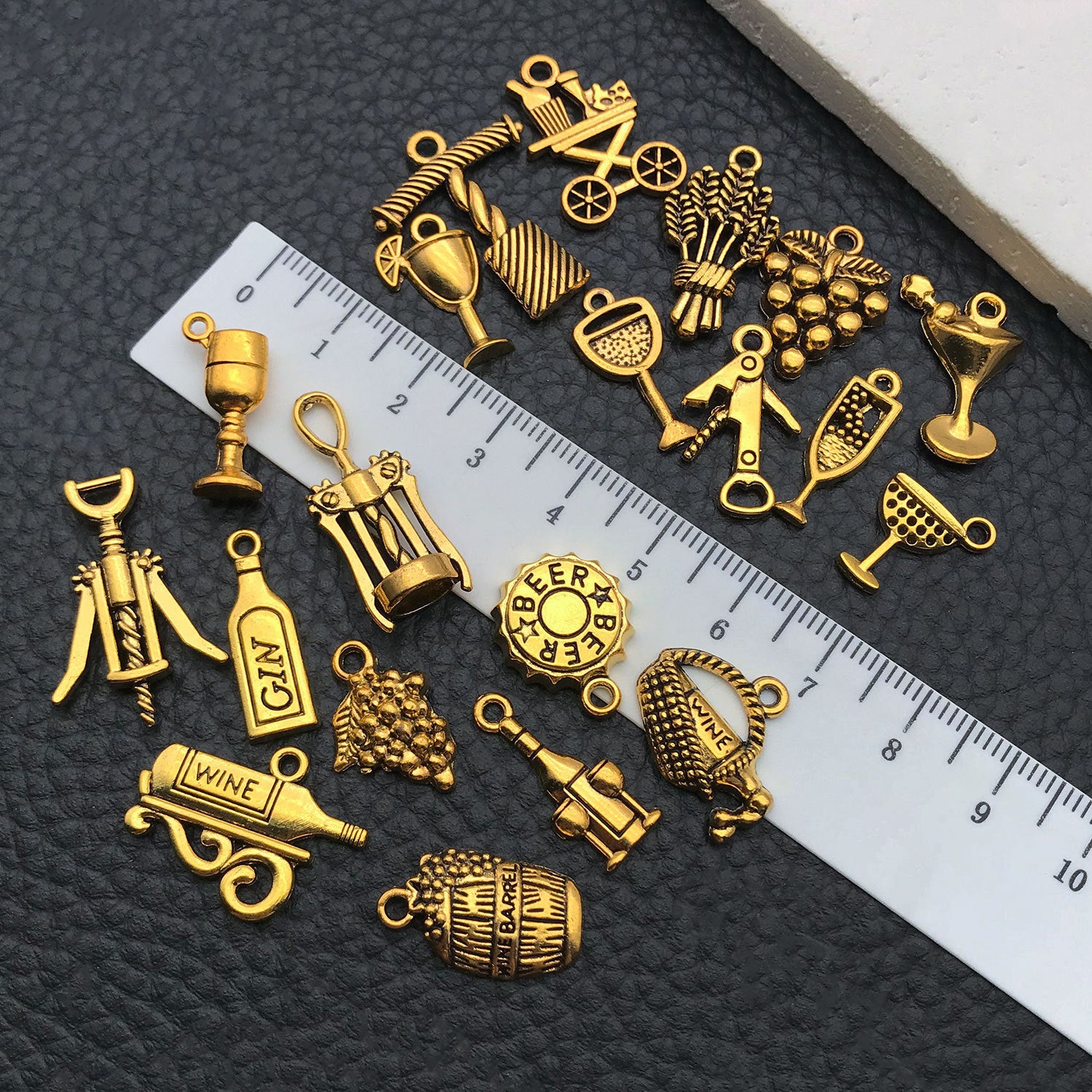 Antique Gold Zinc Alloy Red Wine Bottle Charm Pendant for DIY Bracelet Necklace Jewelry