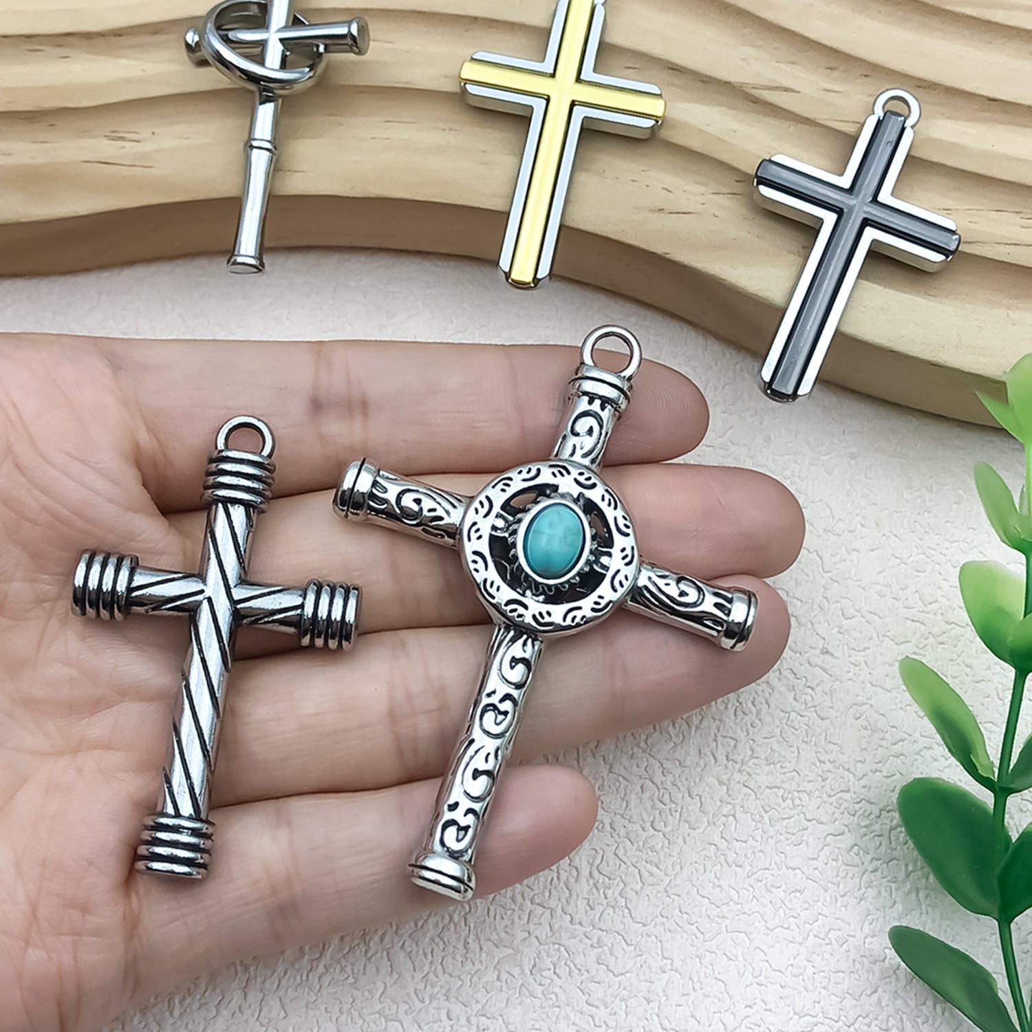 Antique Silver Zinc Alloy Blue Gem Cross Charm Pendant for DIY Necklace Jewelry