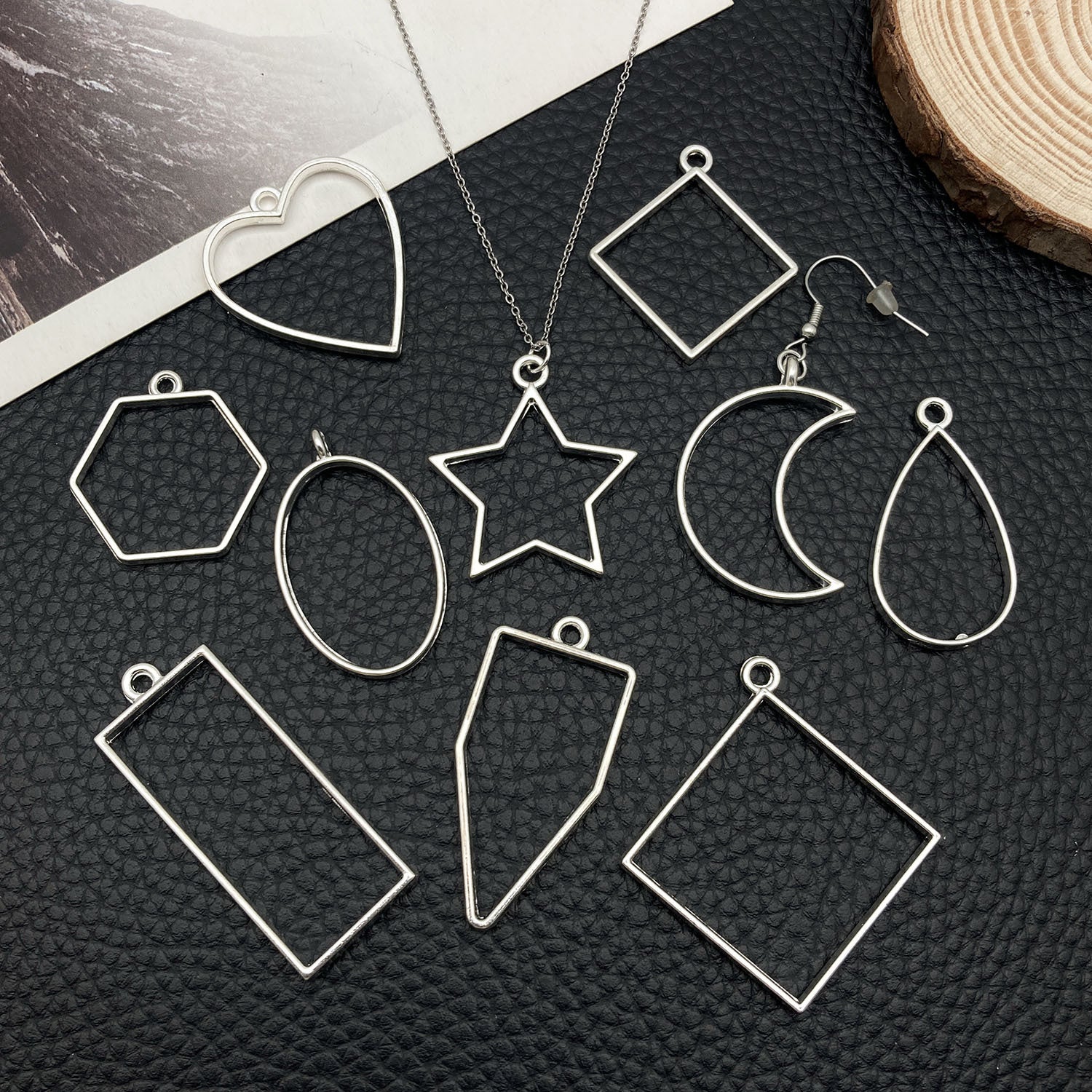 Zinc Alloy Heart Hollow Charm Pendants for DIY Jewelry Accessories