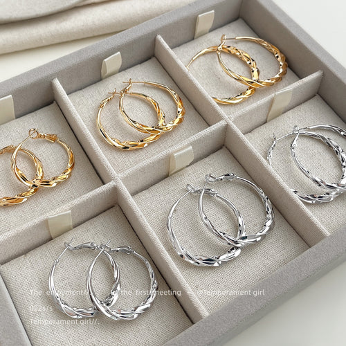 Gold and silver twisted rope hoops in multi-compartment tray