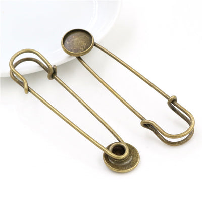 Front and back view of the long safety pin and round bezel bezel setting