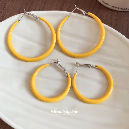 Smooth yellow hoops offered in visibly larger and smaller sizes, display view