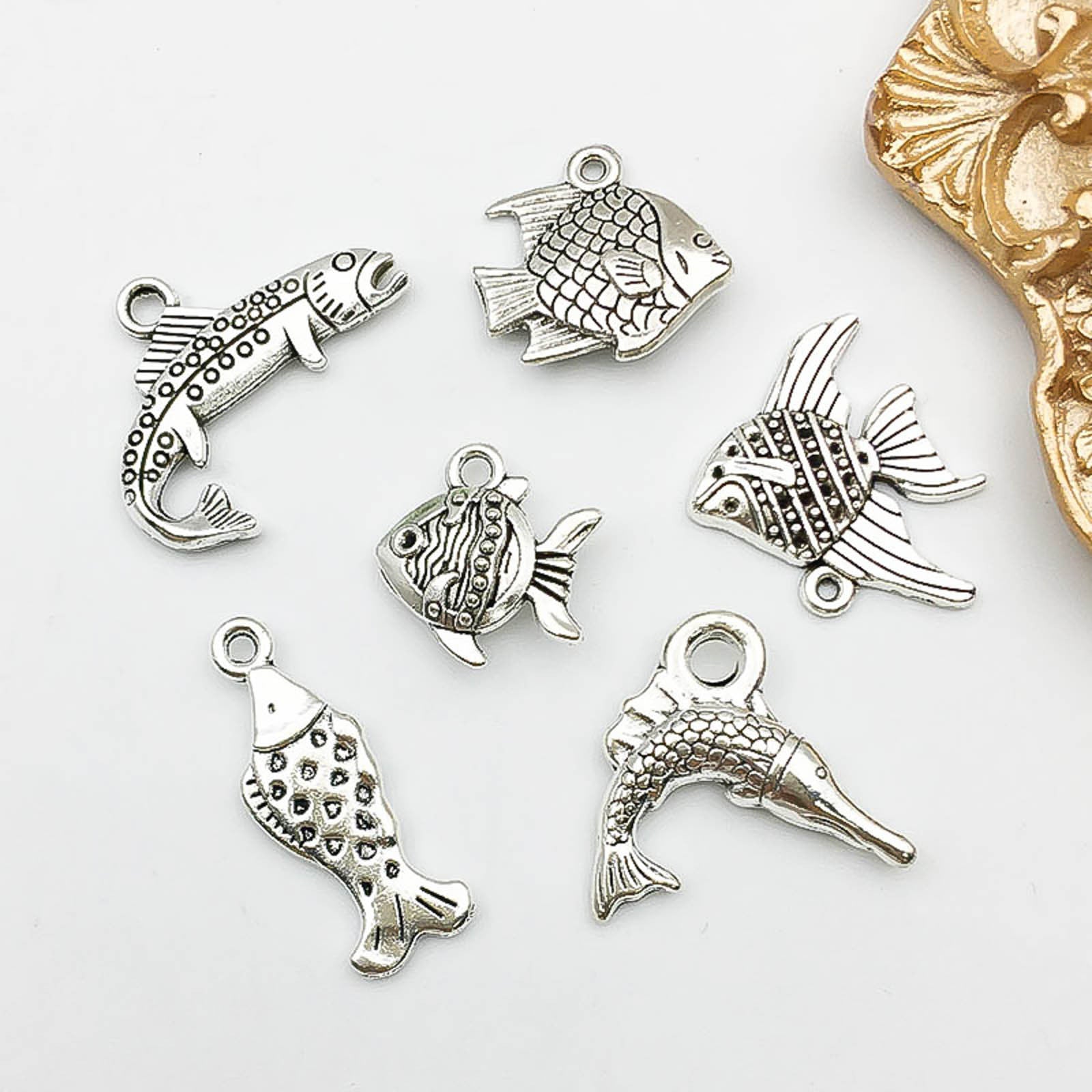 Plated Zinc Alloy Dolphin Fish Ocean Animal Charm Pendants for DIY Earrings Necklace Jewelry