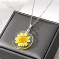 Clear Resin Daisy Dried Flower Pendant Necklaces Five Colors view 4