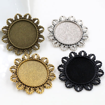 Round brooch pendant tray settings showing the overall assortment