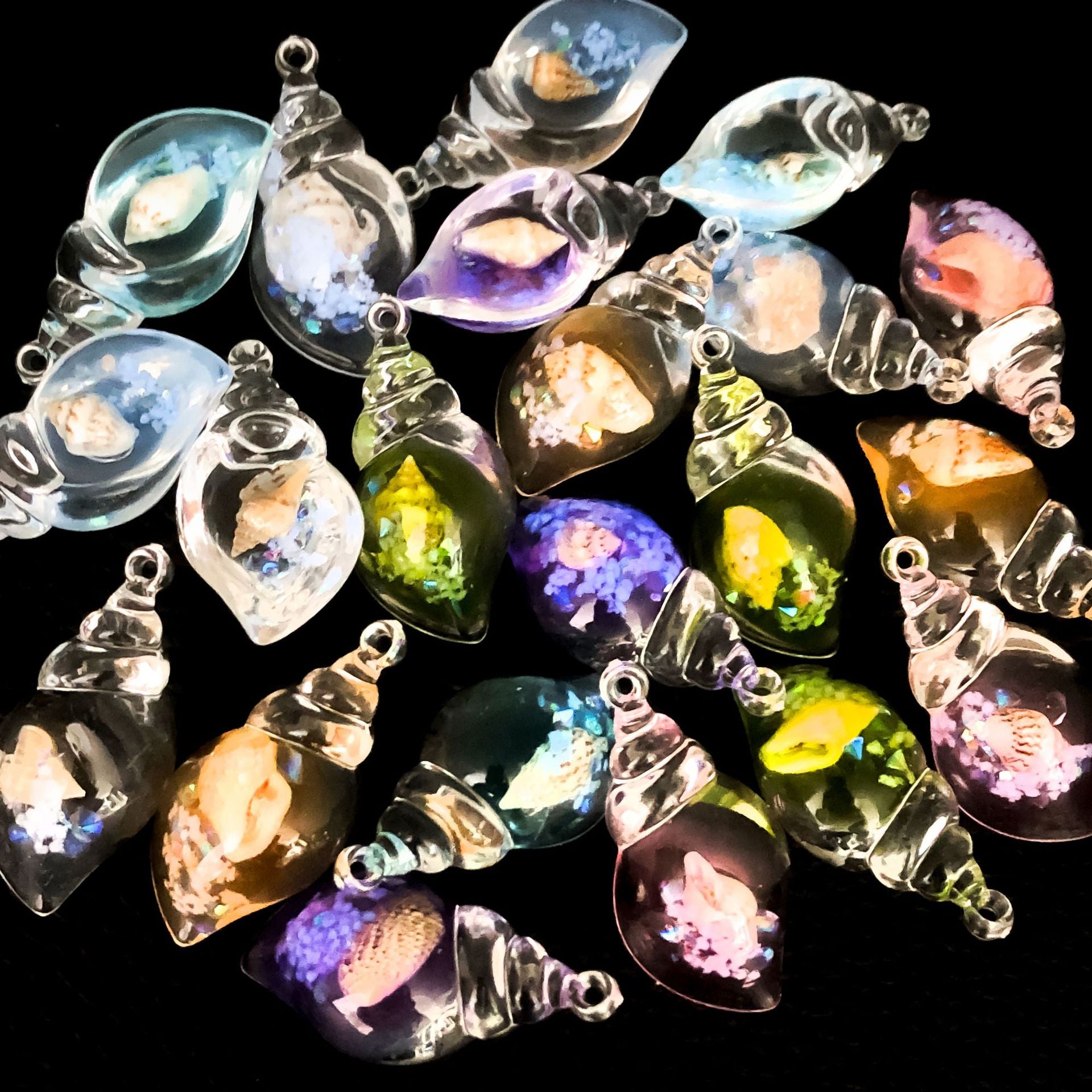 Colorful Glow Acrylic Conch Shell Charm Pendant for DIY Earrings Bag Decoration