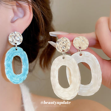 Textured Open Oval Resin Drop Earrings in White and Blue
