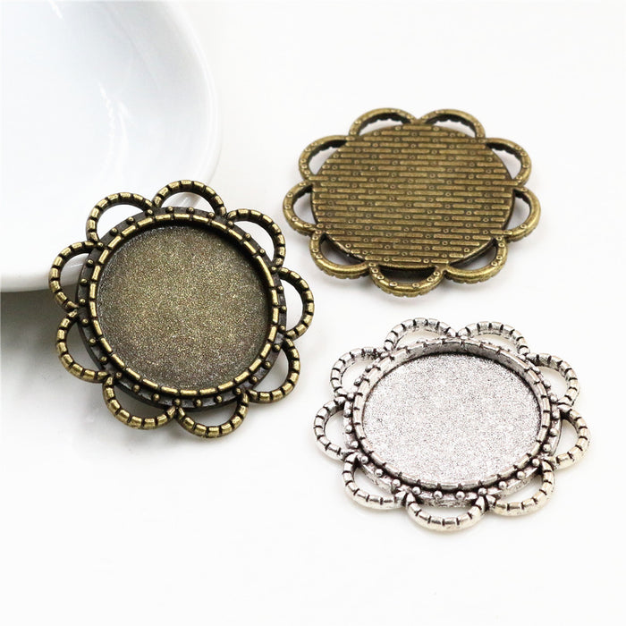 Double Scallop Round Pendant Bezel Settings in Two Finishes