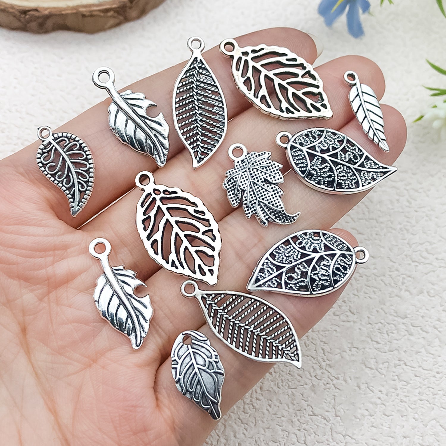 Antique Silver Zinc Alloy Hollow Maple Leaf Charm Pendant for DIY Bracelet Necklace