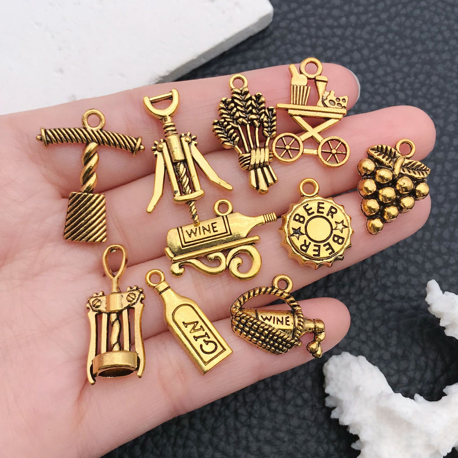 Antique Gold Zinc Alloy Red Wine Bottle Charm Pendant for DIY Bracelet Necklace Jewelry