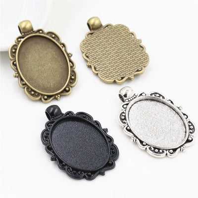 Scalloped Oval Pendant Tray assortment overview
