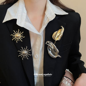 Gold-Tone Sunburst Brooch Pin with Domed Center and Wavy Rays