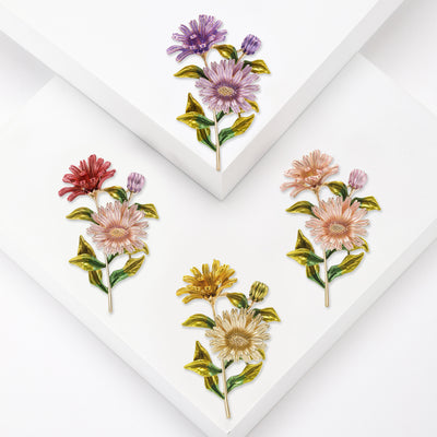 Daisy Bouquet brooch front view on a white background