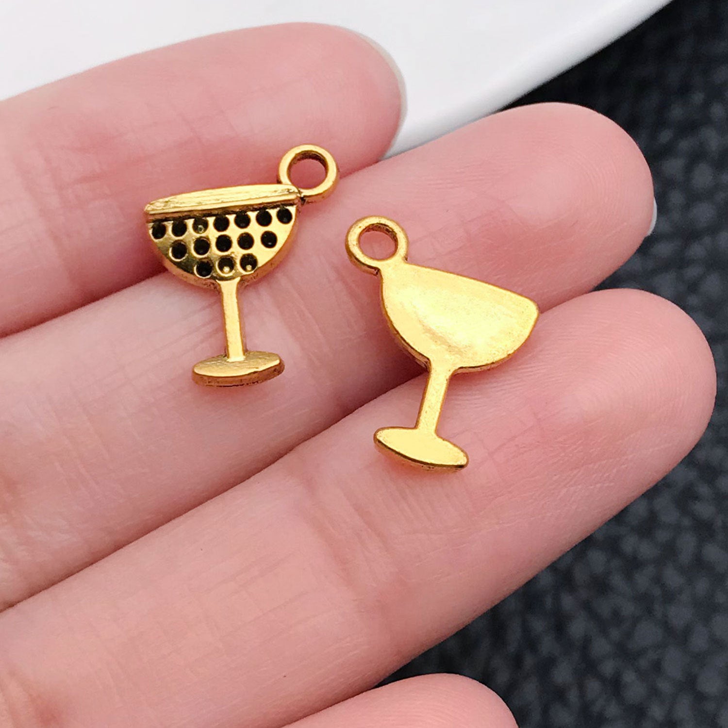 Antique Gold Zinc Alloy Red Wine Bottle Charm Pendant for DIY Bracelet Necklace Jewelry