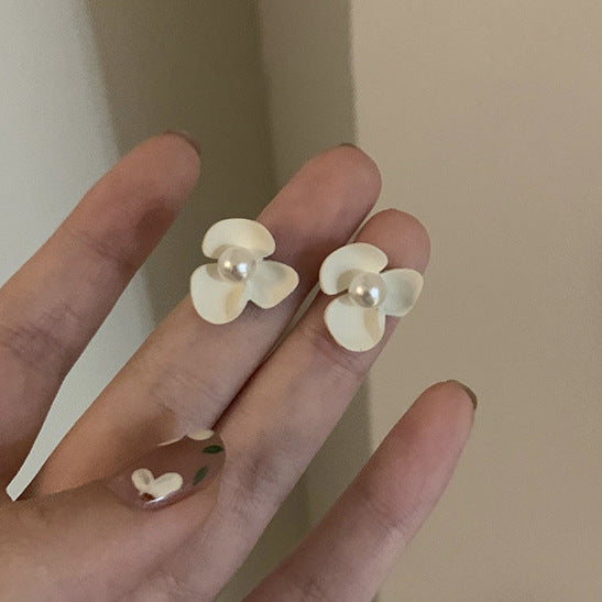 Floral Pearl Stud Earrings in White and Gold with Polished Metal Details