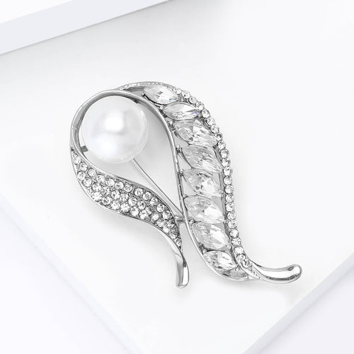 珍珠水钻卷曲叶片 brooch displayed in a closer angled product view