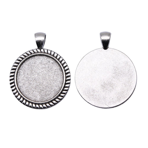 Ribbed round pendant setting front and back views on a white background