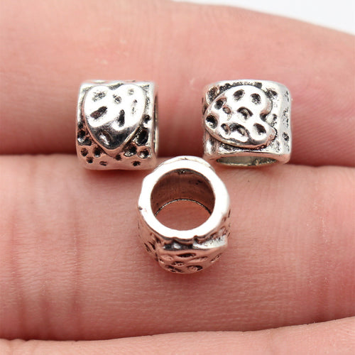 Close-up of the heart large-hole bead