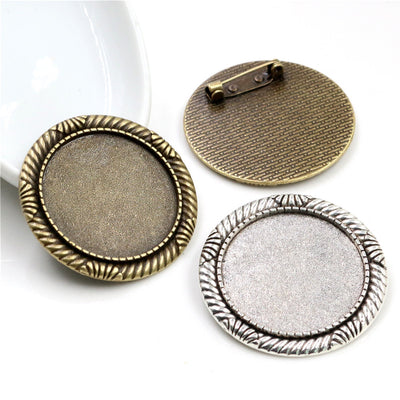 Front view of twisted border brooch bezel blank finish options