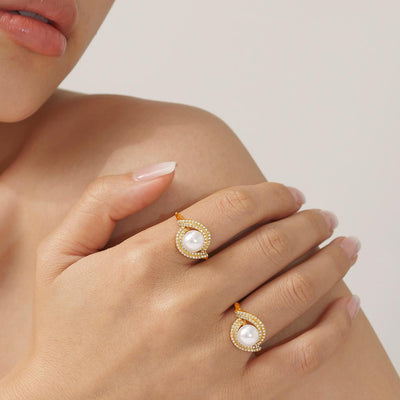 Model wearing two gold faux pearl zircon open rings on fingers