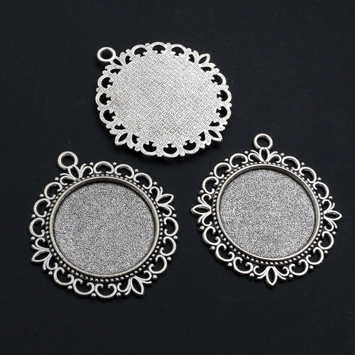 round pendant tray with a floral edge close view of the front surface and finish