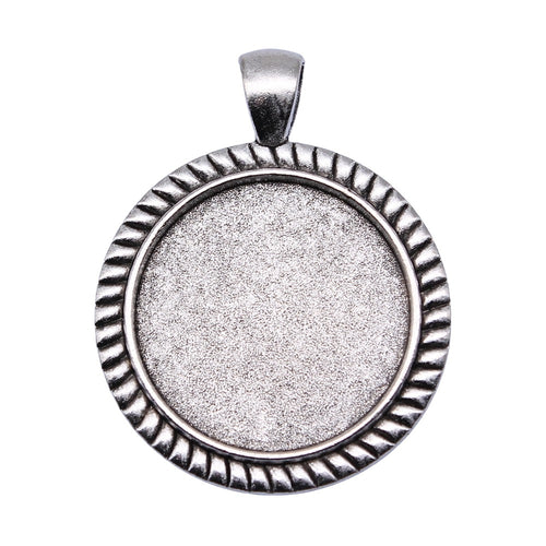 Ribbed round pendant setting front view on a white background