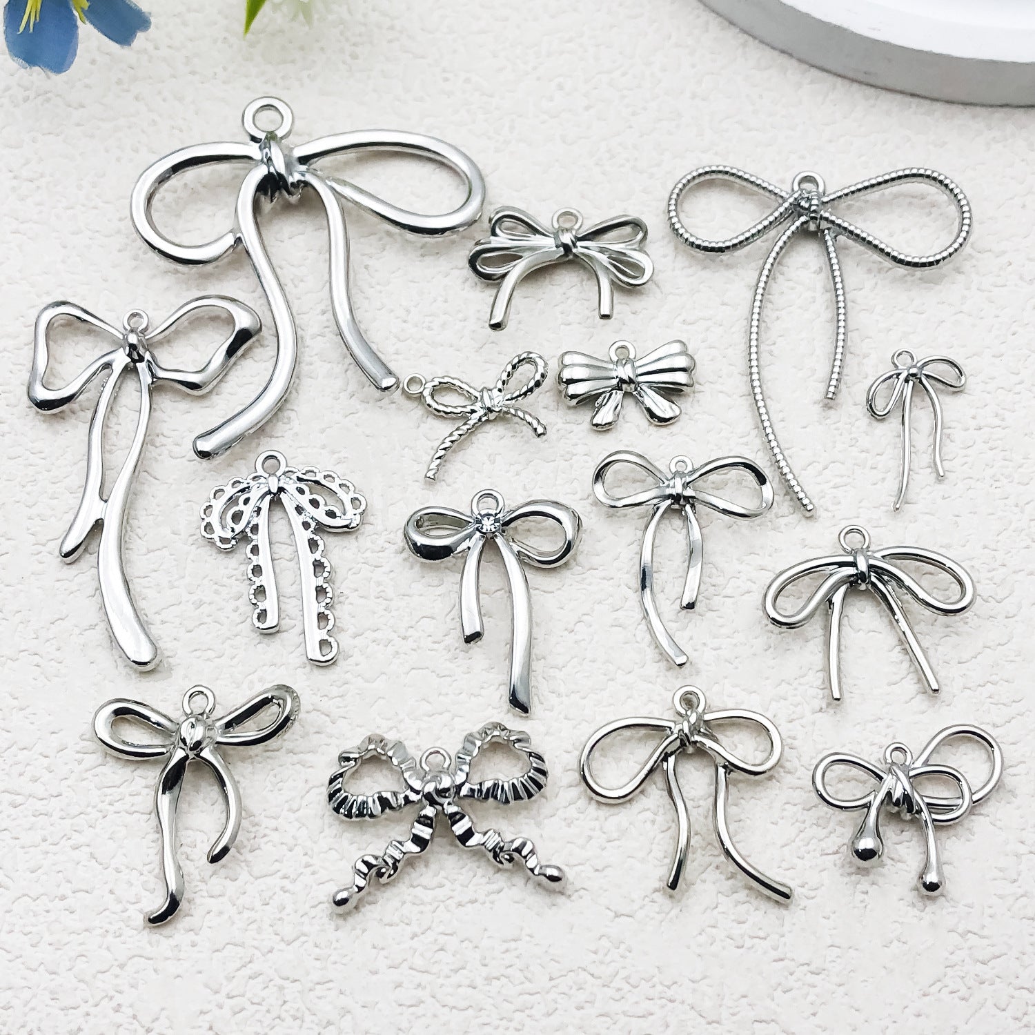Plated Zinc Alloy Hollow Bowknot Butterfly Charm Pendant for DIY Necklace Bracelet Earrings