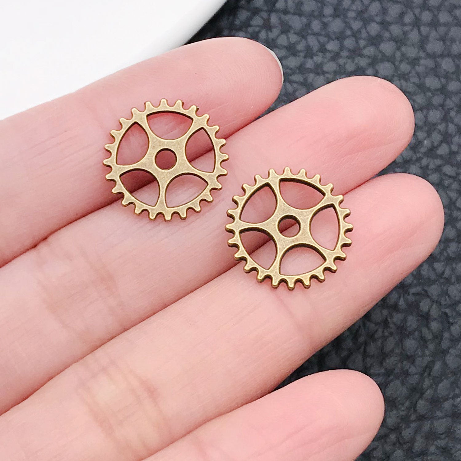 Vintage Zinc Alloy Hollow Charm Pendants