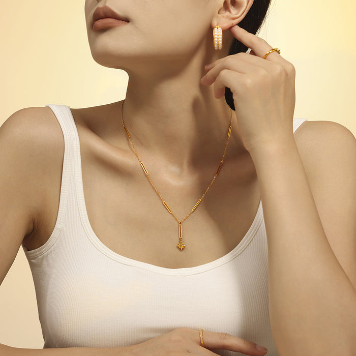 Gold Star Pendant Necklace With Bar Links And Rhinestone