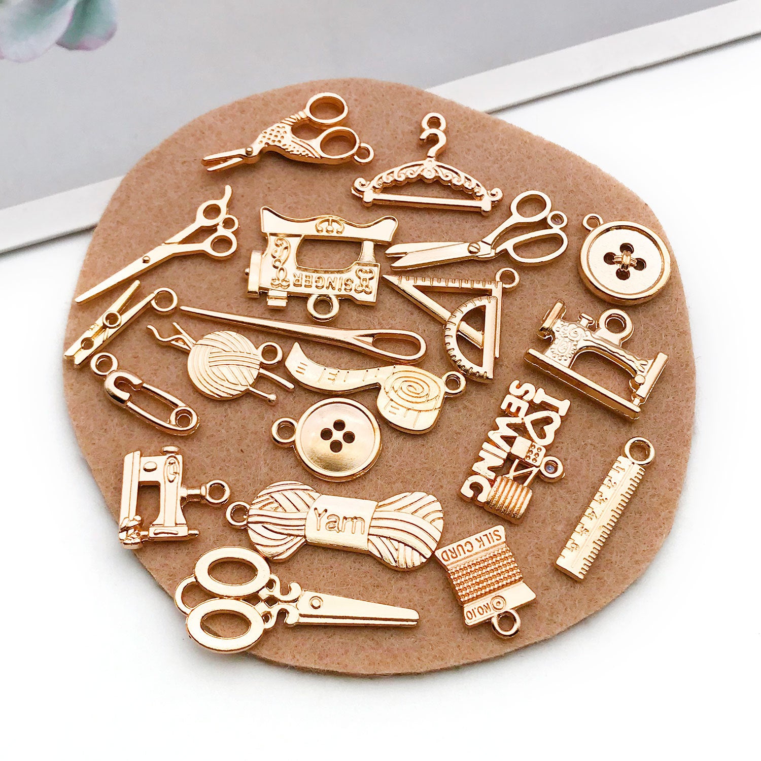 Antique Zinc Alloy Sewing Machine Charm Pendant for DIY Bracelet Necklace and Keychain Jewelry