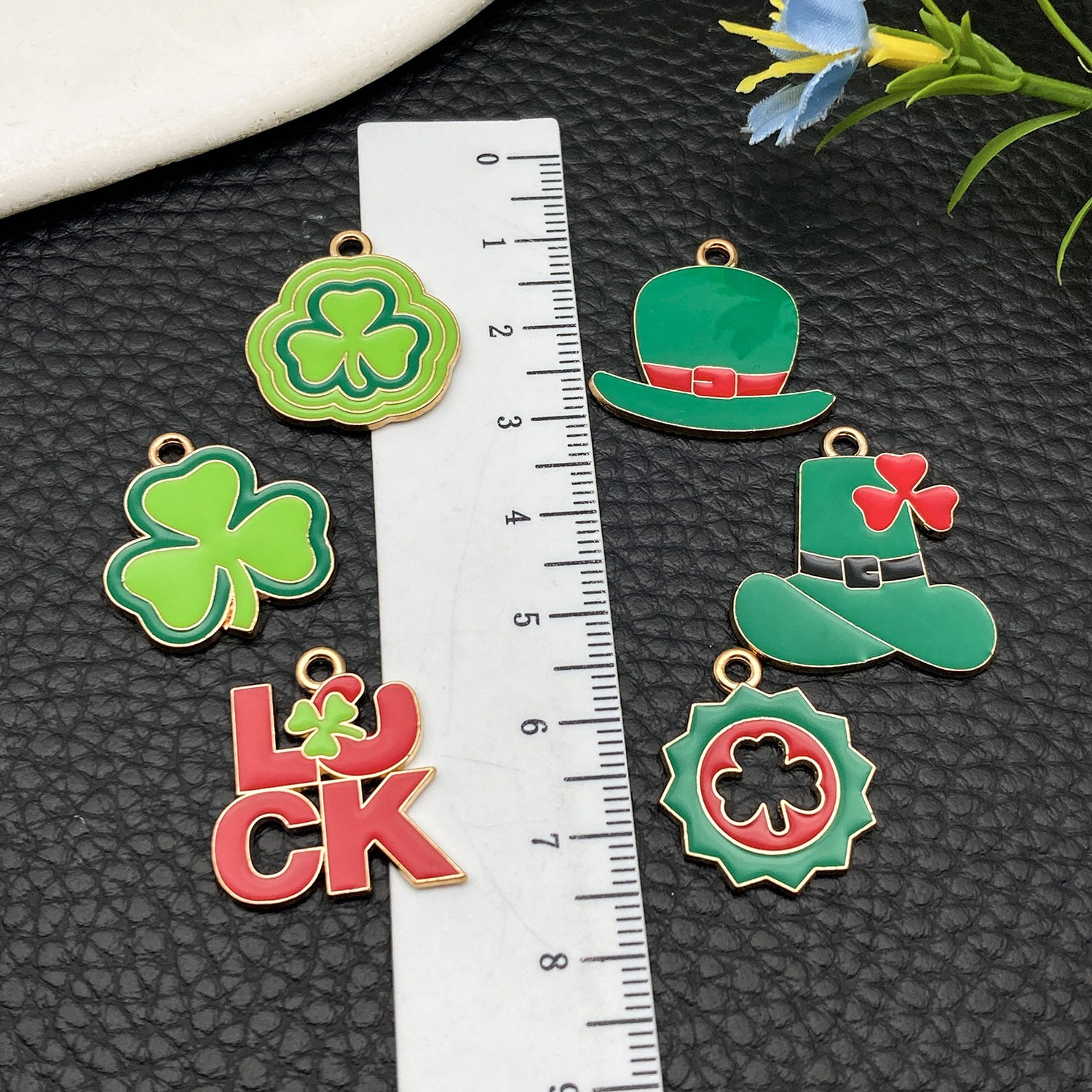 Enamel Zinc Alloy Top Hat LUCK Clover Charm Pendant for Irish Festival Earrings Necklaces