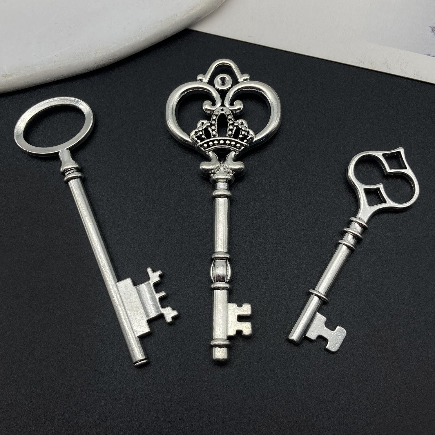 Antique Silver Zinc Alloy Heart Scepter Key Charm Pendant for DIY Necklace Jewelry Making