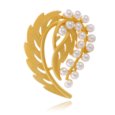 Front view of the pearl feather metal brooch