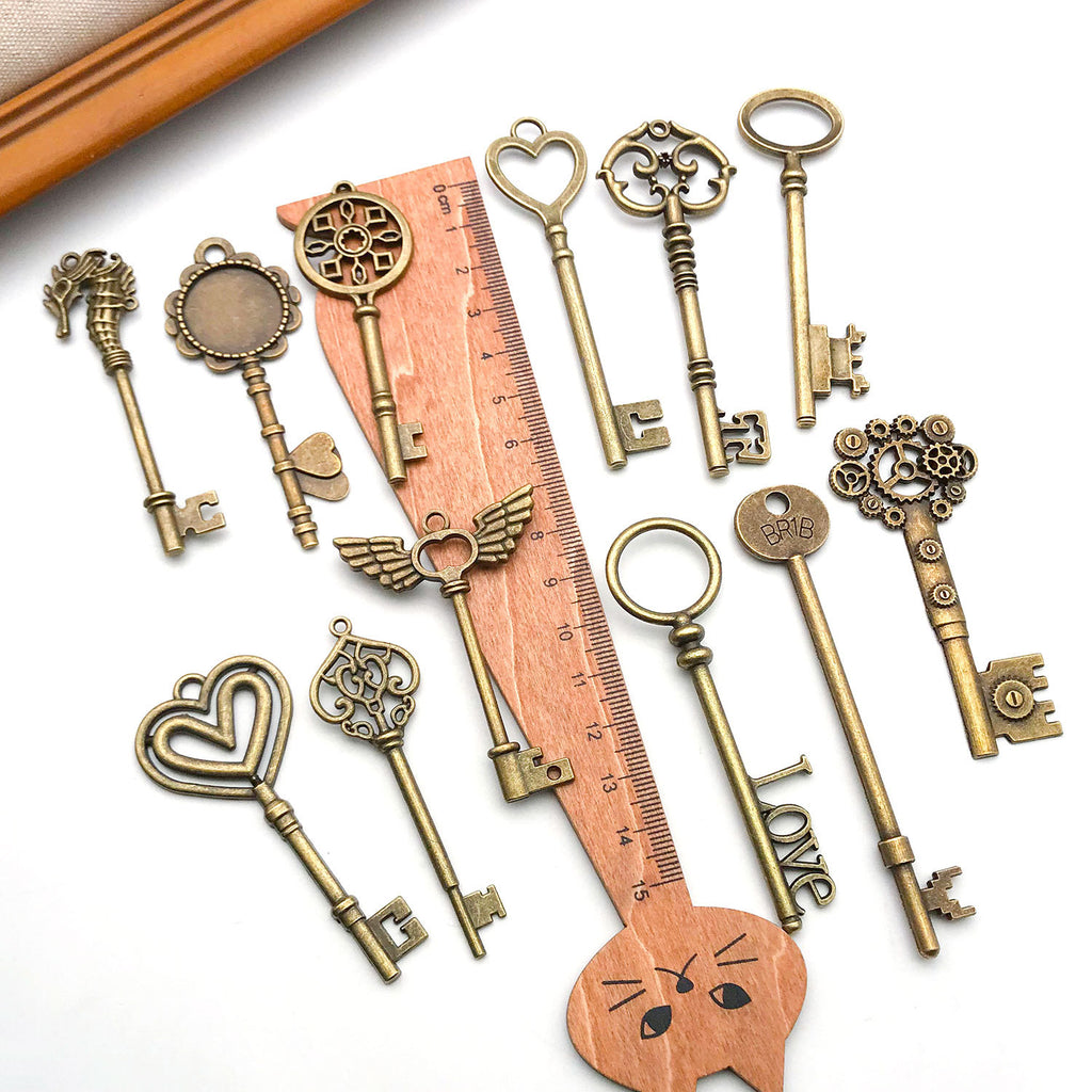 Antique Bronze Zinc Alloy Large Key Charm Pendant for DIY Necklace Jewelry Making