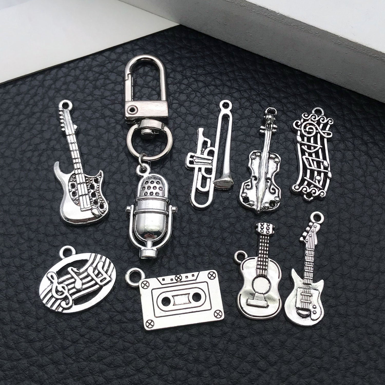 Antique Silver Zinc Alloy Musical Instrument Music Note Charm Pendant for DIY Jewelry